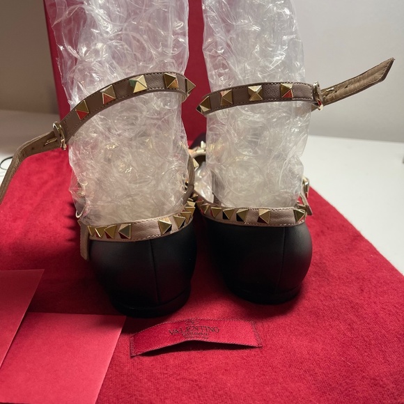 VALENTINO ROCKSTUD PUMPS IN BLACK PATENT LEATHER - Picture 4 of 7